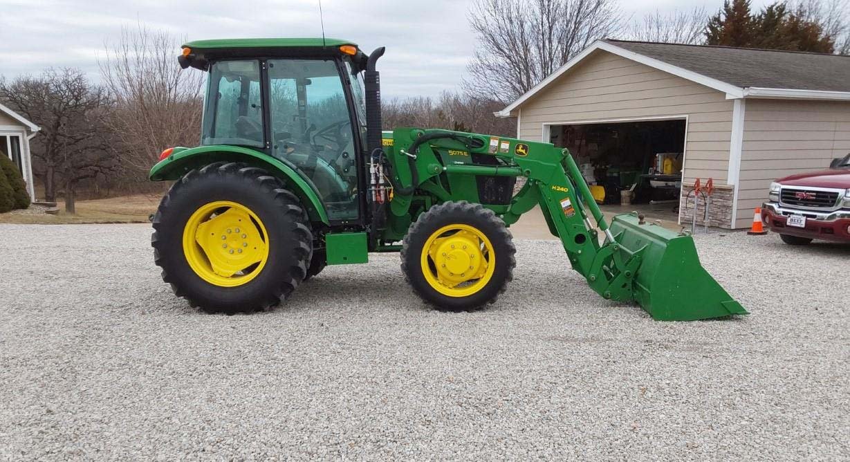 2016-john-deere-5075e-mfwd-tractor-w-j-d-h240-loader_11d1415b6c9b4563bb0ed13d2c5fbcdb
