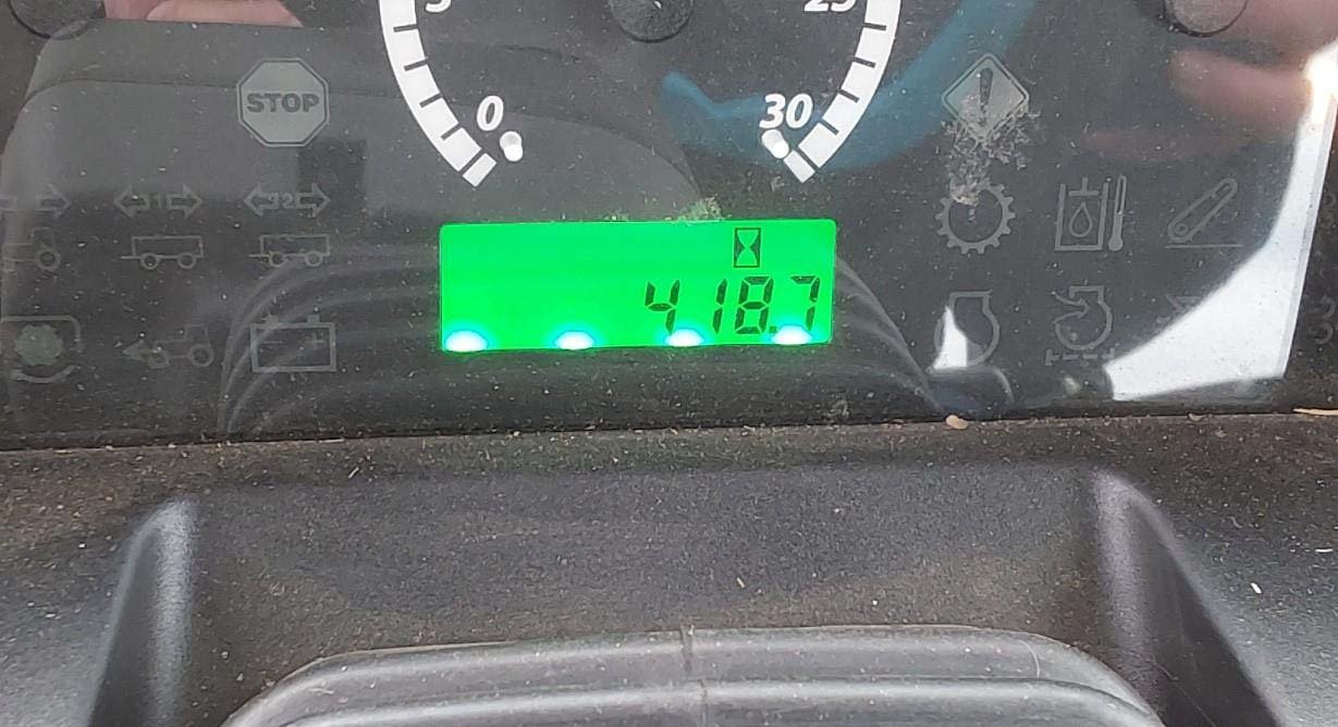 2016-john-deere-5075e-mfwd-tractor-w-j-d-h240-loader_438c8784f1494cca8594a047789edf16