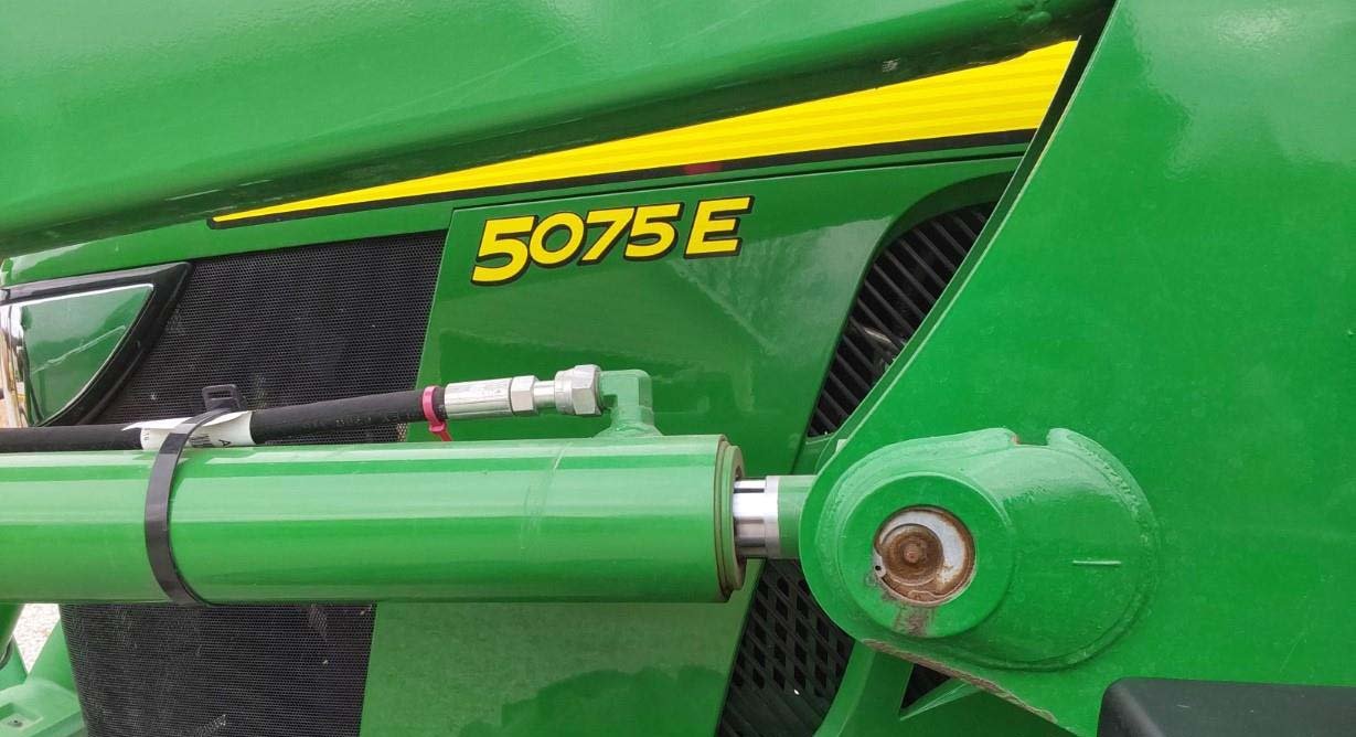 2016-john-deere-5075e-mfwd-tractor-w-j-d-h240-loader_6d5509f0daa145698adfb565108eb77d