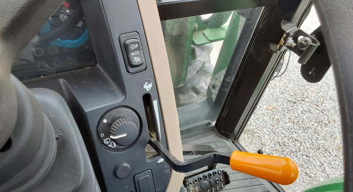 2016-john-deere-5075e-mfwd-tractor-w-j-d-h240-loader_74442bf10ba7442c8e42a55752f7d241