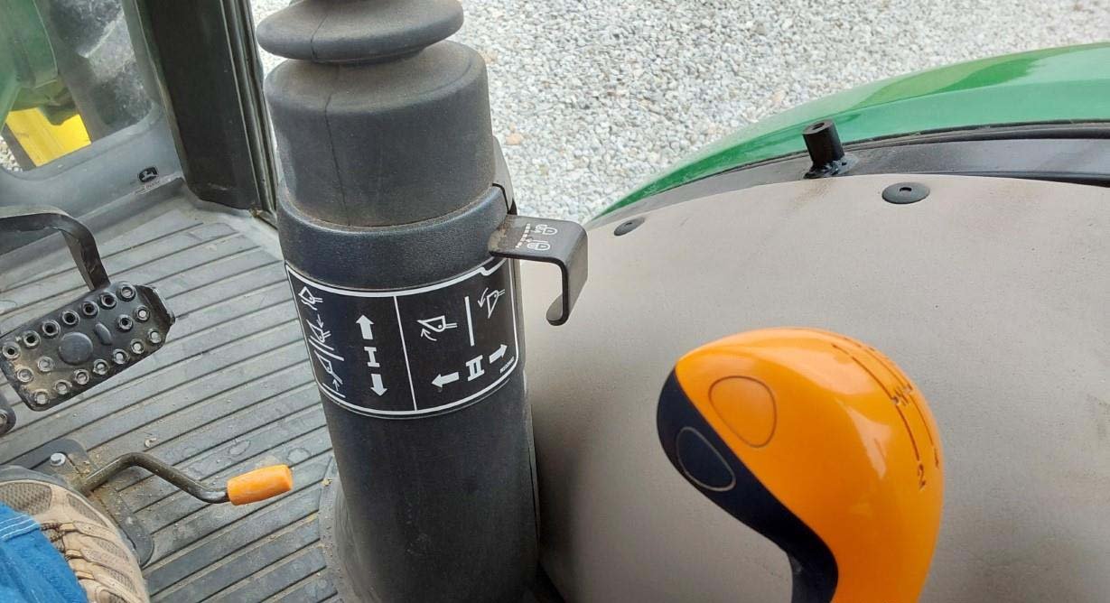 2016-john-deere-5075e-mfwd-tractor-w-j-d-h240-loader_7c48933849894af09a21d1e4f1c45e38