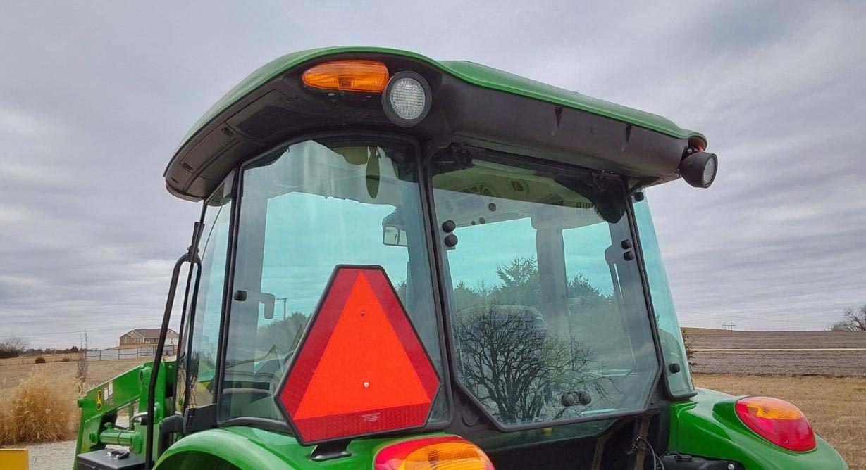 2016-john-deere-5075e-mfwd-tractor-w-j-d-h240-loader_8b9360ec60c3477393da48b1f388e60a