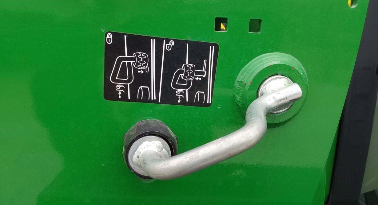 2016-john-deere-5075e-mfwd-tractor-w-j-d-h240-loader_93376bca151e40d6bd22e4935daabb46