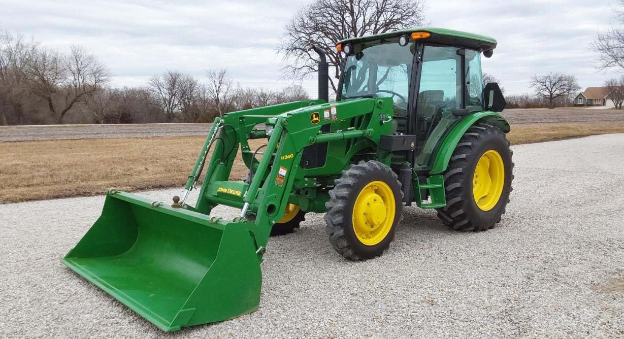 2016-john-deere-5075e-mfwd-tractor-w-j-d-h240-loader_a56af11bf09548e7b04819d3e5d7be13