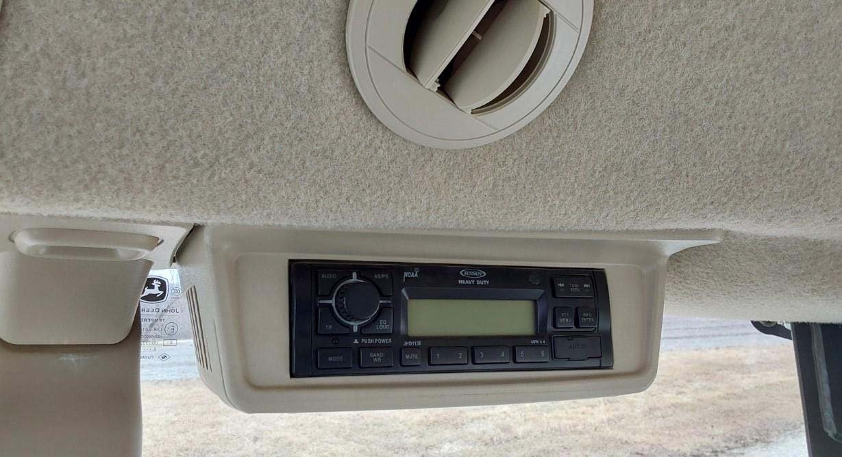 2016-john-deere-5075e-mfwd-tractor-w-j-d-h240-loader_b2c5f64b419d42e5b8b2c718c158ef8b