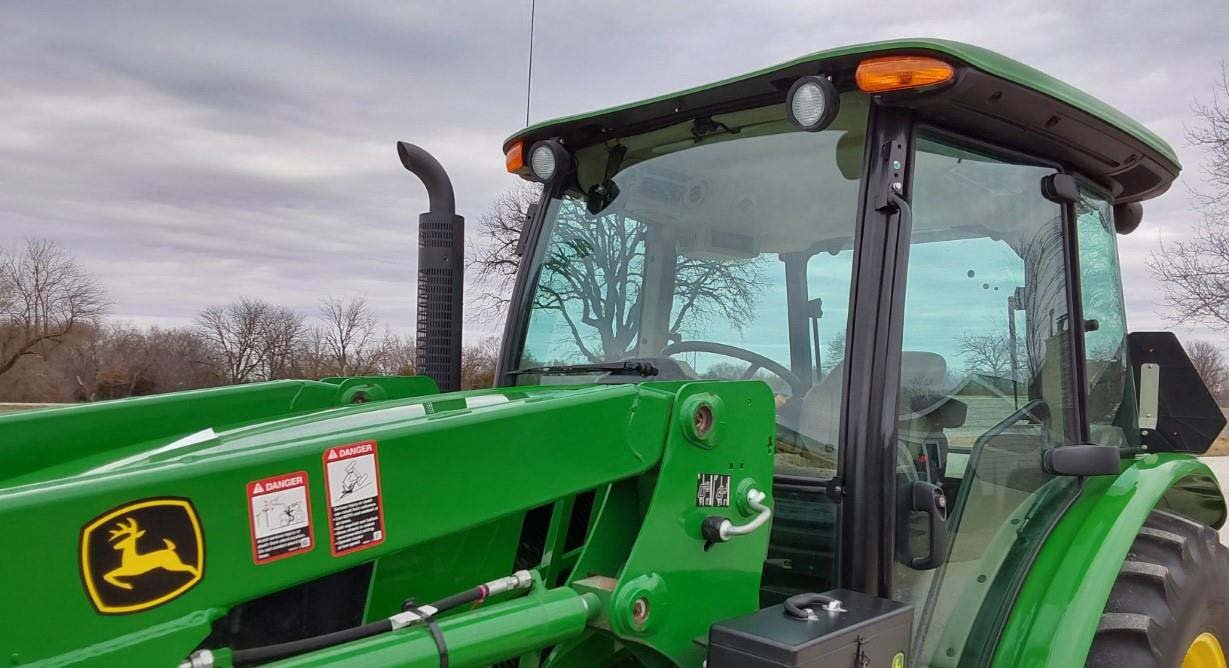 2016-john-deere-5075e-mfwd-tractor-w-j-d-h240-loader_b5f61fb727a148598a57b4d04ba688d2