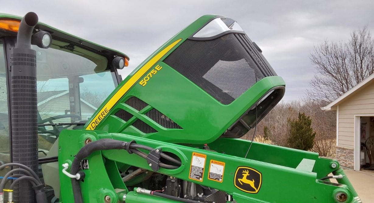 2016-john-deere-5075e-mfwd-tractor-w-j-d-h240-loader_bf8b9764c72b43479bb2c2af499d2e04