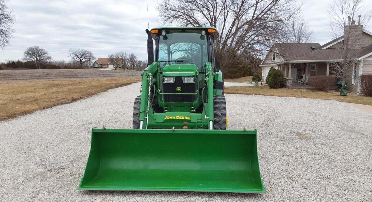 2016-john-deere-5075e-mfwd-tractor-w-j-d-h240-loader_c6ac6cc6d2e54aaab28c0340948f5e86