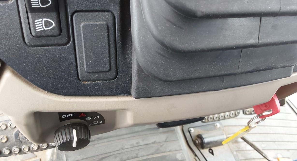 2016-john-deere-5075e-mfwd-tractor-w-j-d-h240-loader_c7d045d658314d88b060caecc88c093a