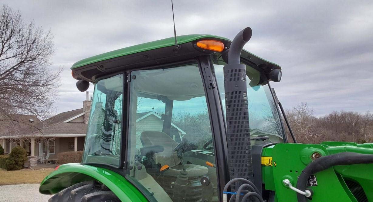 2016-john-deere-5075e-mfwd-tractor-w-j-d-h240-loader_cb44d8234b7b41d2a268e52878101404