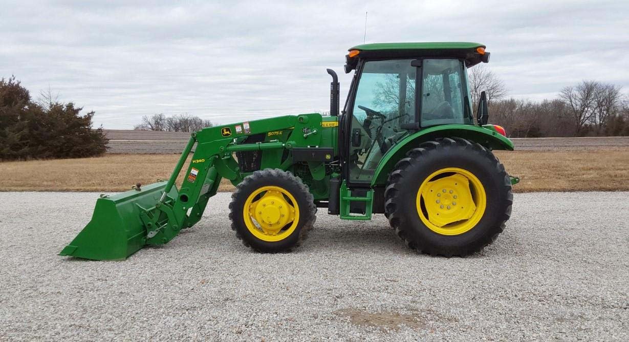 2016-john-deere-5075e-mfwd-tractor-w-j-d-h240-loader_dc4991cd0efd4f4695e1f82224d75b13