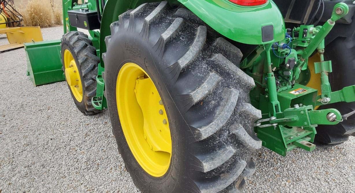 2016-john-deere-5075e-mfwd-tractor-w-j-d-h240-loader_dd1b8d21703b44d4be2bc2d40685f656
