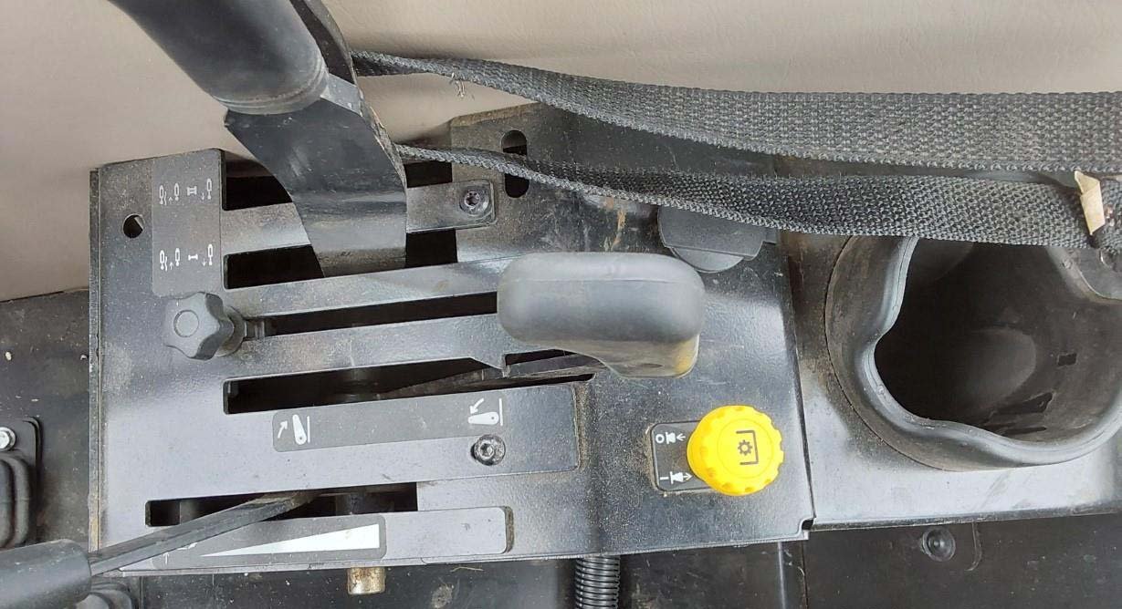 2016-john-deere-5075e-mfwd-tractor-w-j-d-h240-loader_f4339d40120b4d55bfbcea08bd50c49e