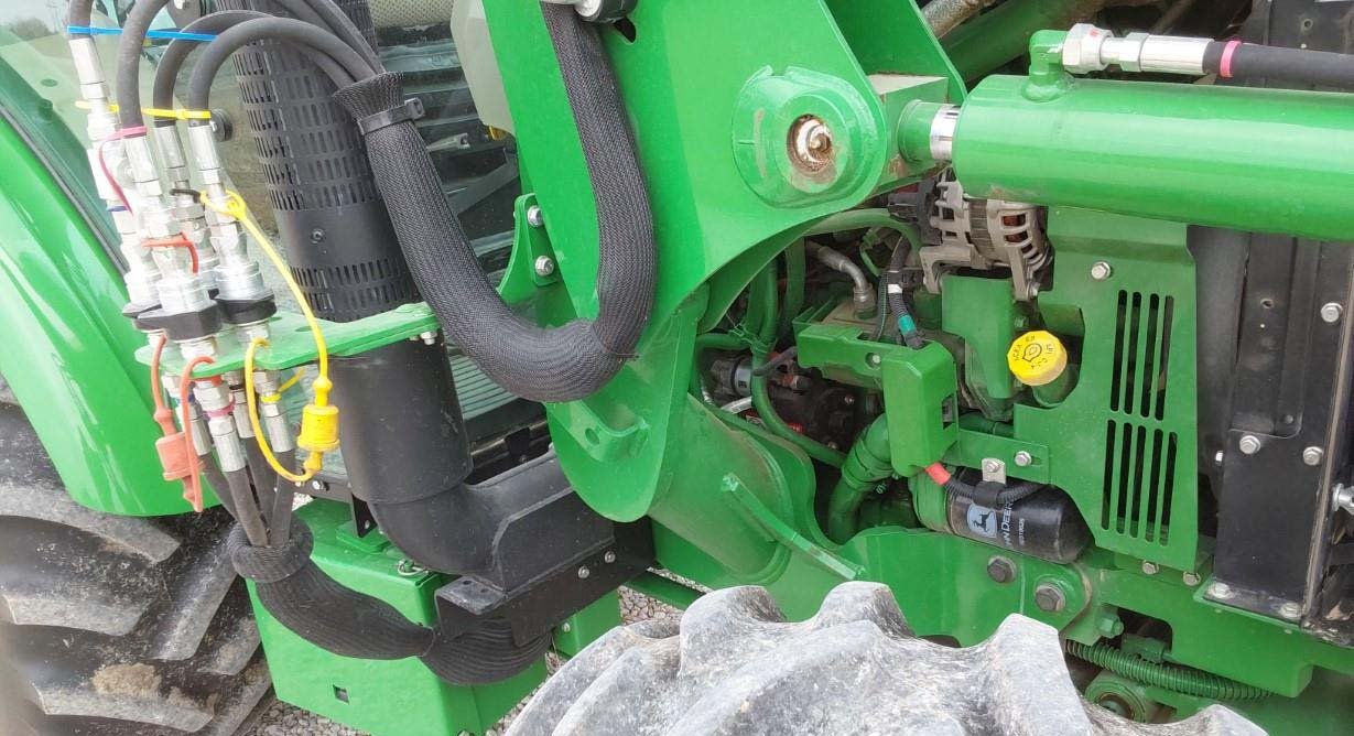 2016-john-deere-5075e-mfwd-tractor-w-j-d-h240-loader_f5f987567f864398a033c6400394eb82