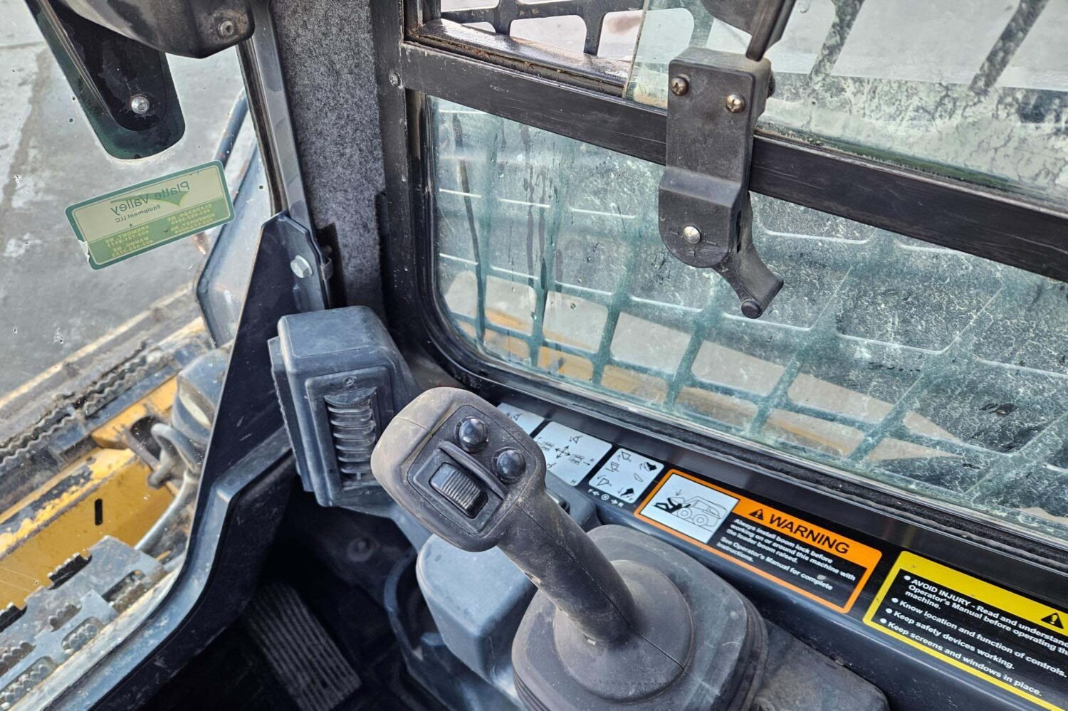 compact-track-loader-2_04ad325c5605499ea880a90939c08920