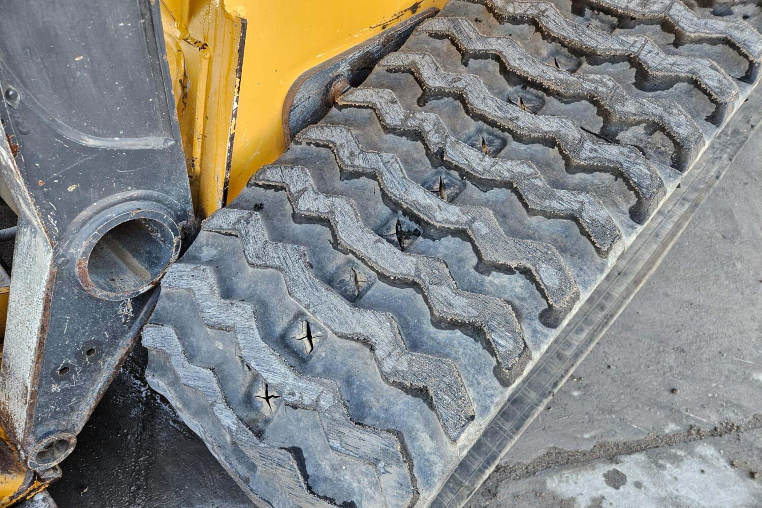 compact-track-loader-2_12371e27e1654c2896f07d94d1940767