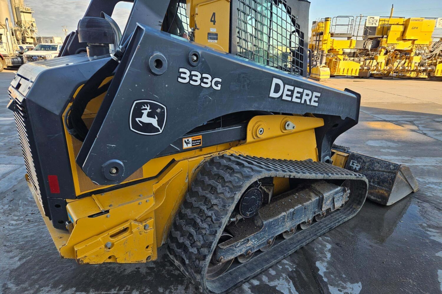 compact-track-loader-2_1554fce52b7044d5acbe71ad8f6ff0d9