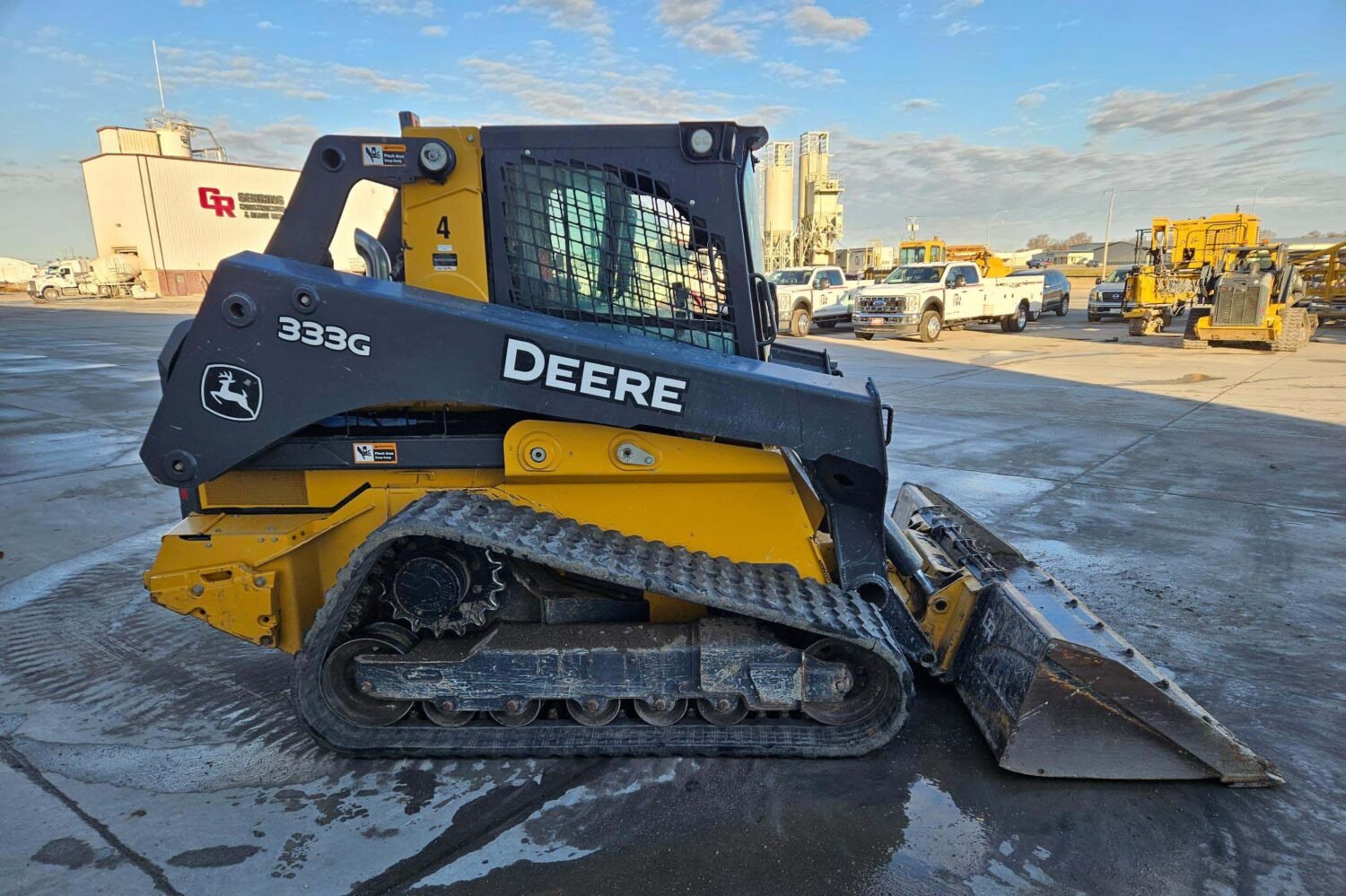 compact-track-loader-2_2b4390645c6a44baa86c67f3d6d4ddb8