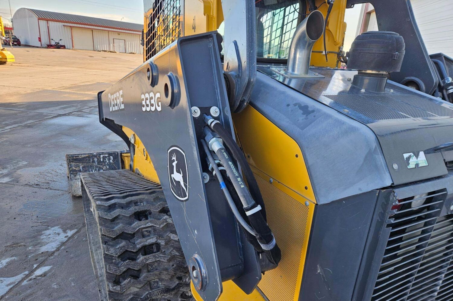 compact-track-loader-2_2d99223e50c54f82b7bcec2b540be325