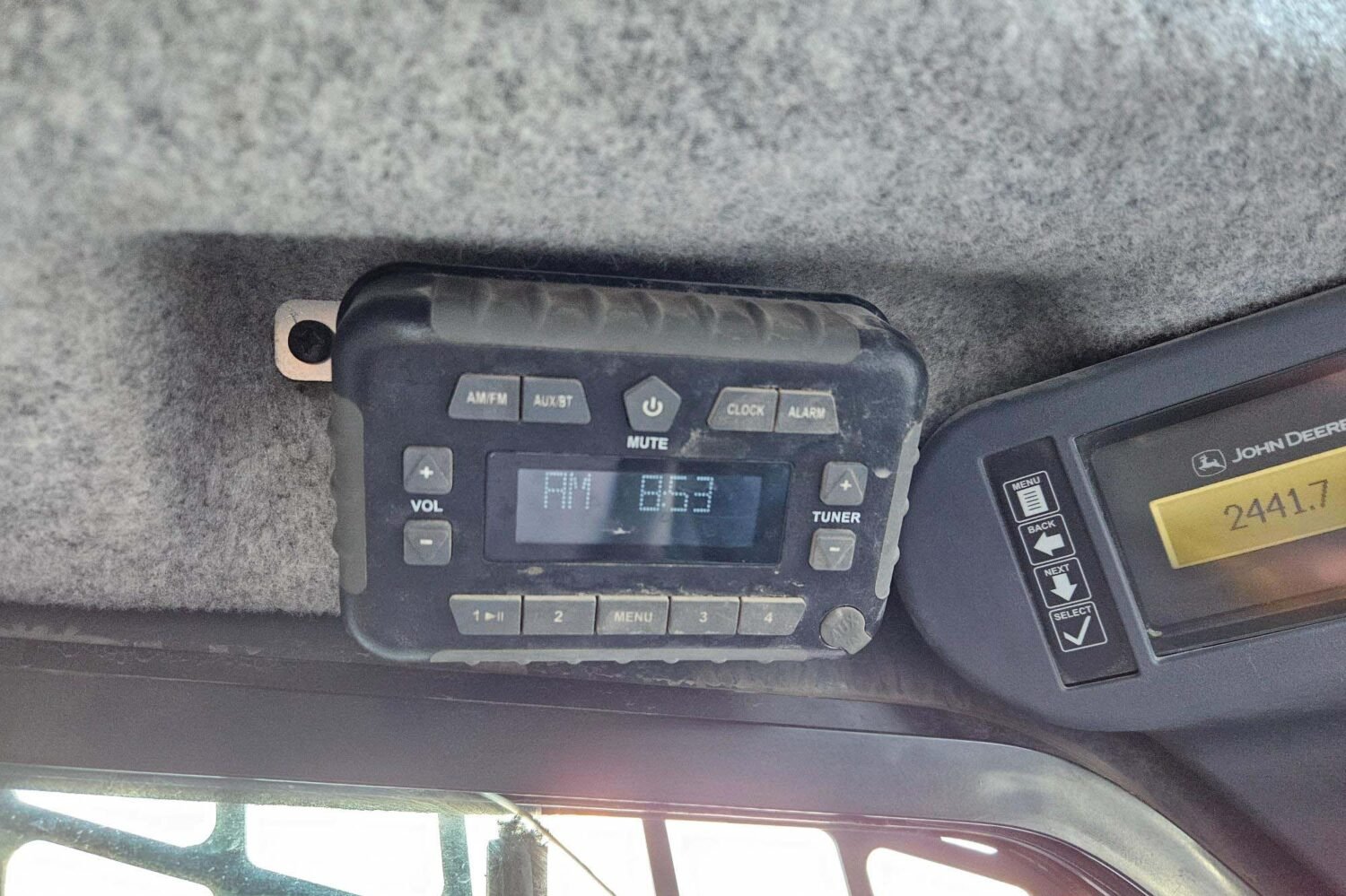 compact-track-loader-2_62f20e075b2d4f5a9ba760efed38d463