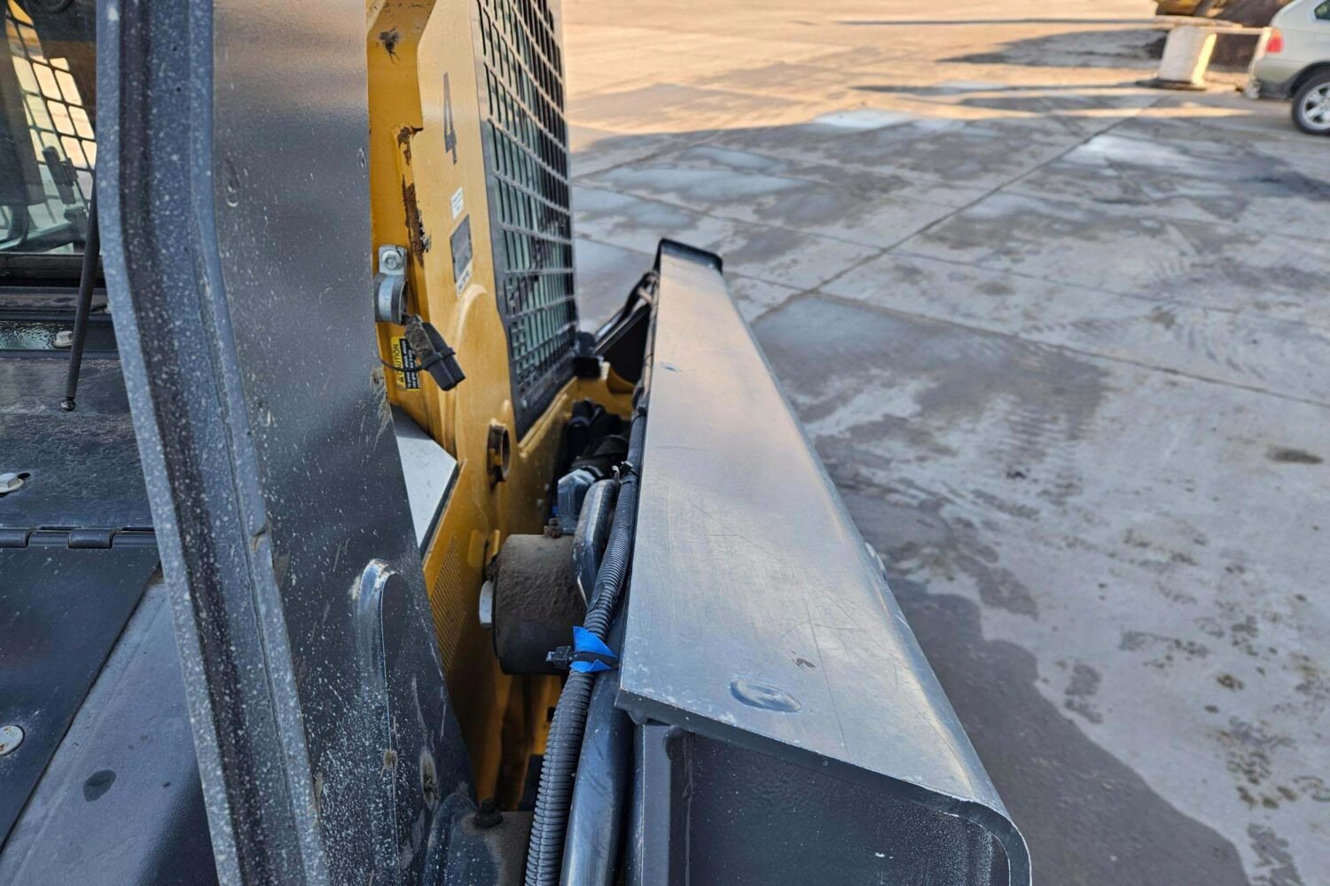 compact-track-loader-2_665698b423d8492babad4dffb7d31bec