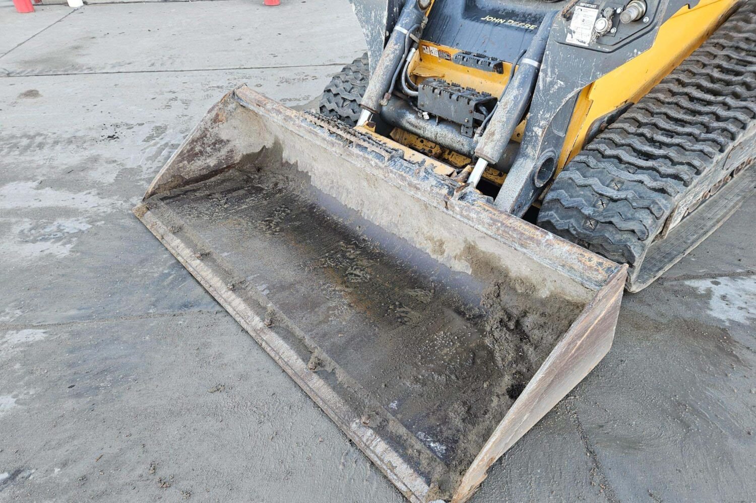 compact-track-loader-2_69b76ae14b5442f3b21f0c6c8bf4e6b7