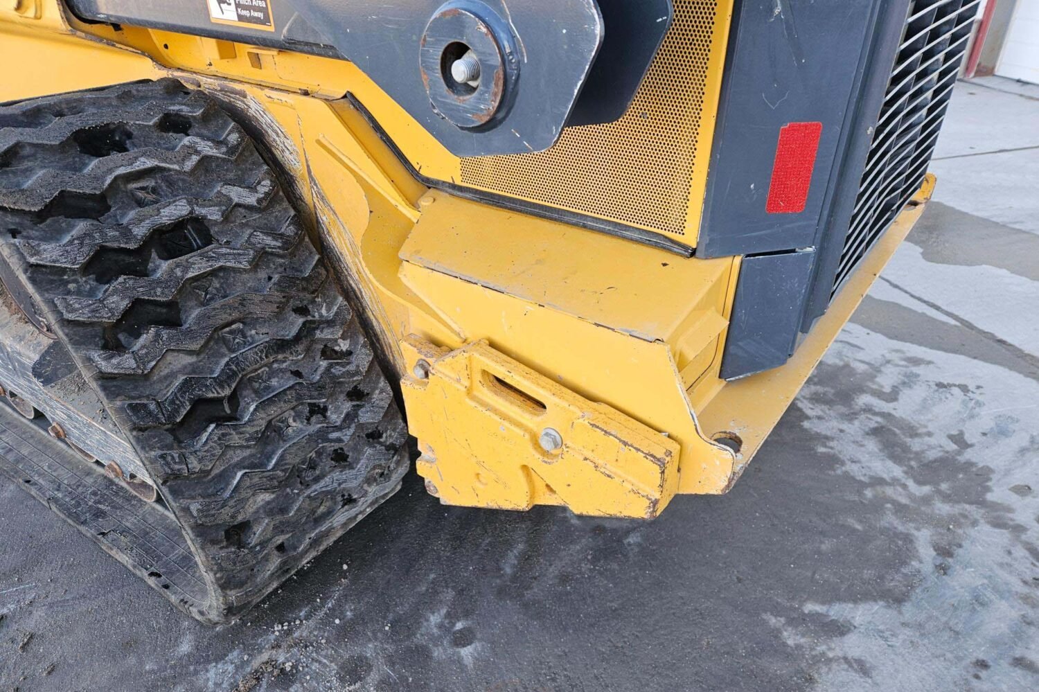compact-track-loader-2_7055d0407cb64dea9e6fb3ce9531f4b6