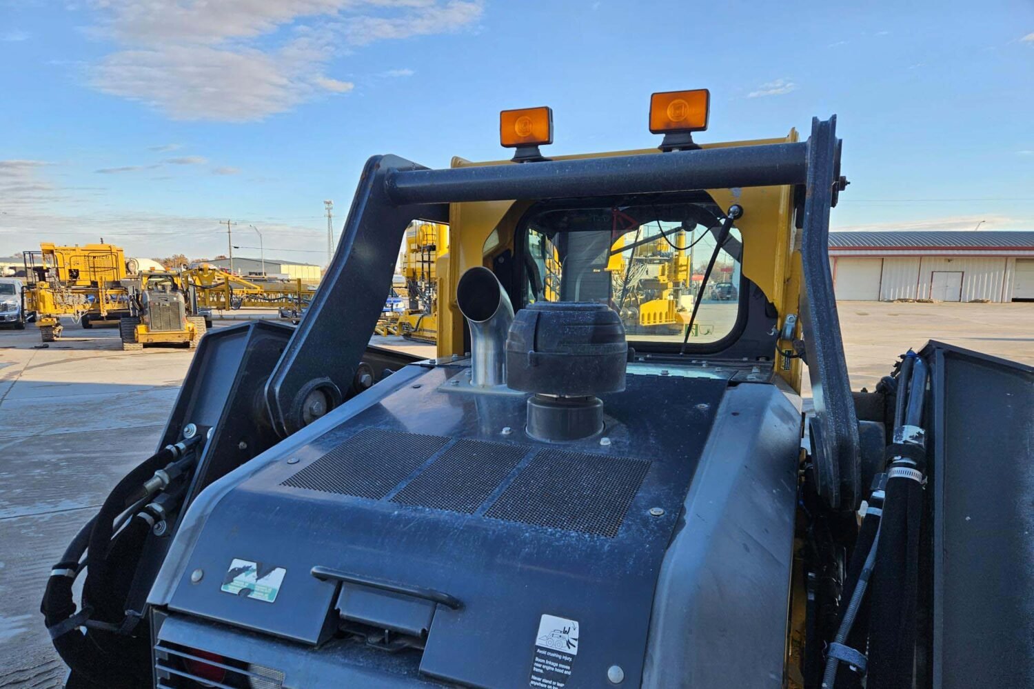 compact-track-loader-2_7bb85bcb23624f2780dd3aec7a4cfcbb