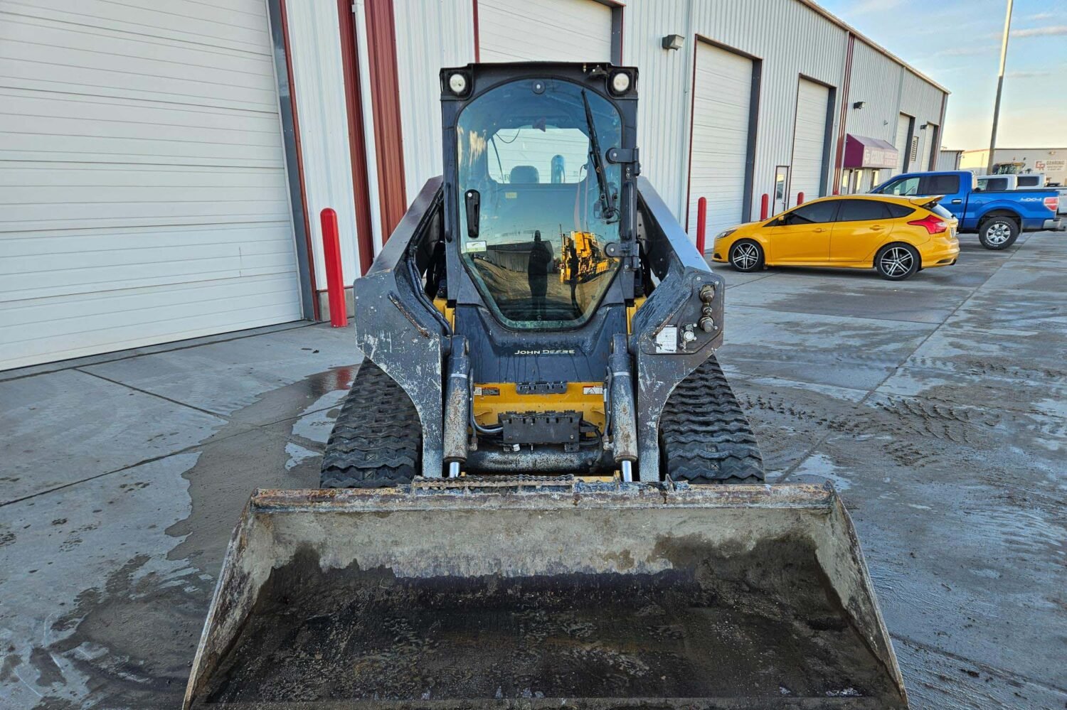 compact-track-loader-2_7d11320876b64529a546f0500b3d9447