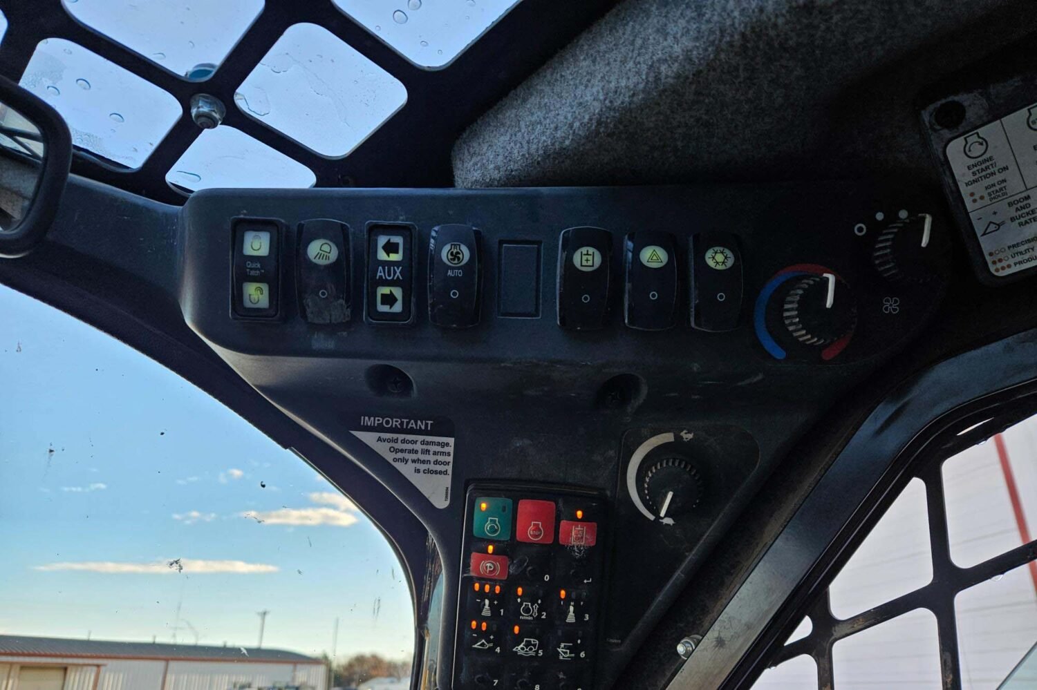 compact-track-loader-2_9ba92fb8cb8b46faa595df534204b422