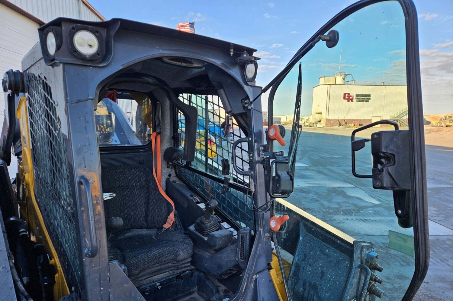 compact-track-loader-2_9daba00e06e04ec78e05816a83fc8a92