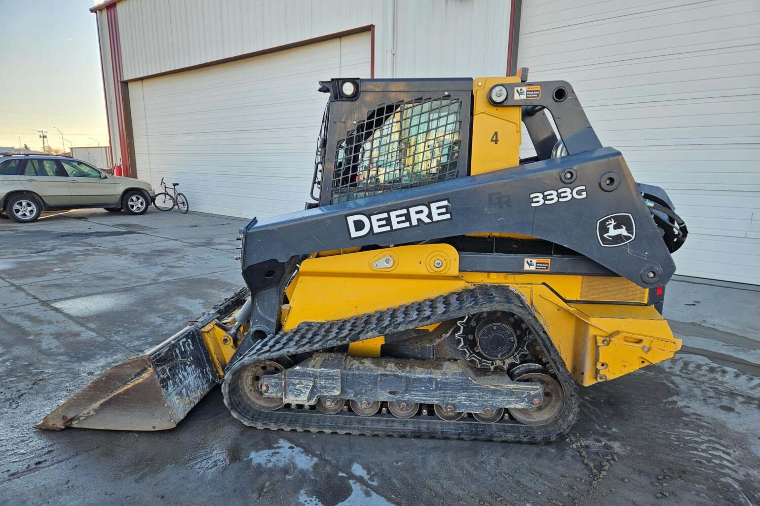 compact-track-loader-2_aba79dca97564380956f56a17823e1a4