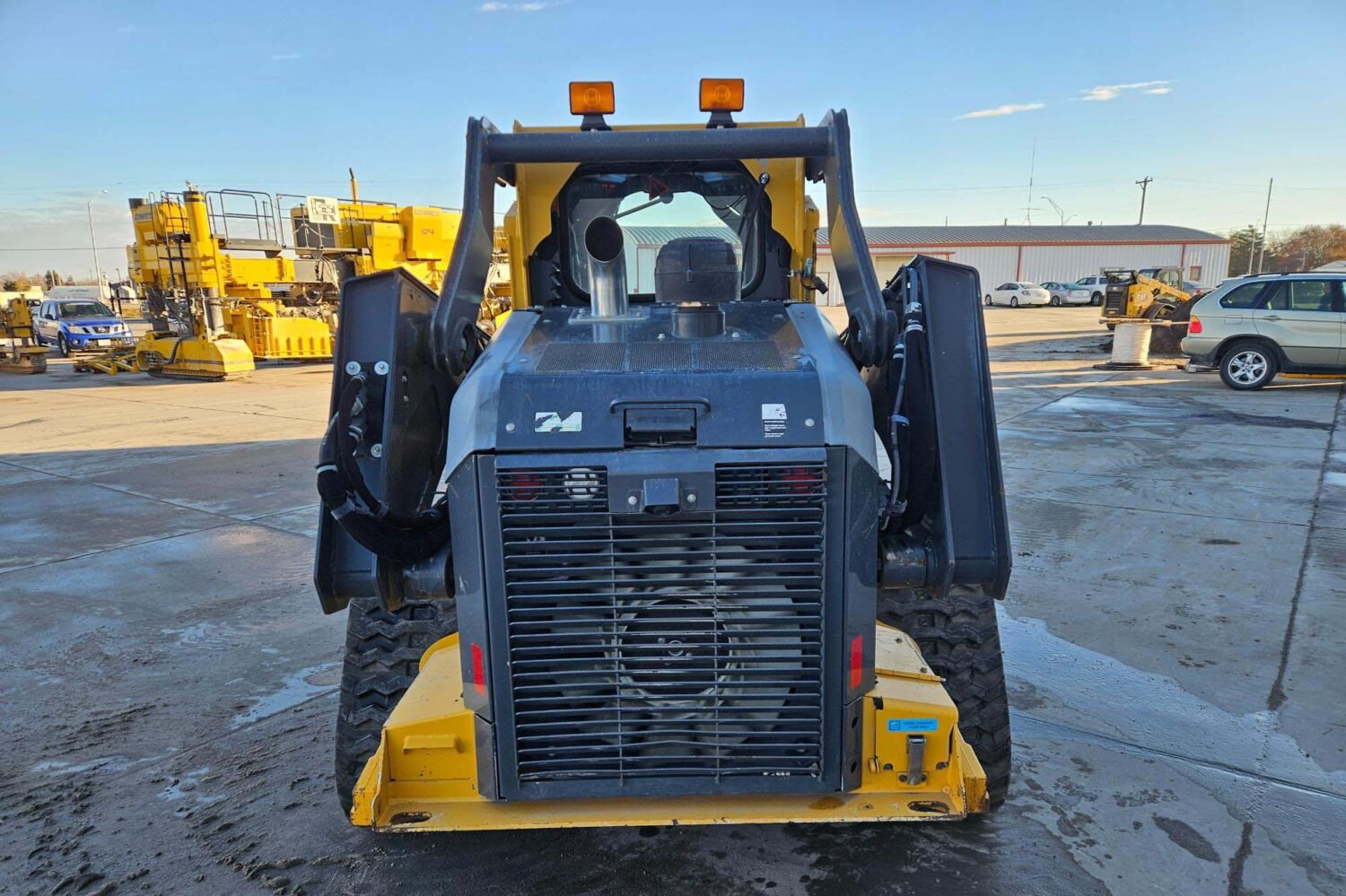 compact-track-loader-2_c8be5b4e014b4b9aaa11c8202bf4e399