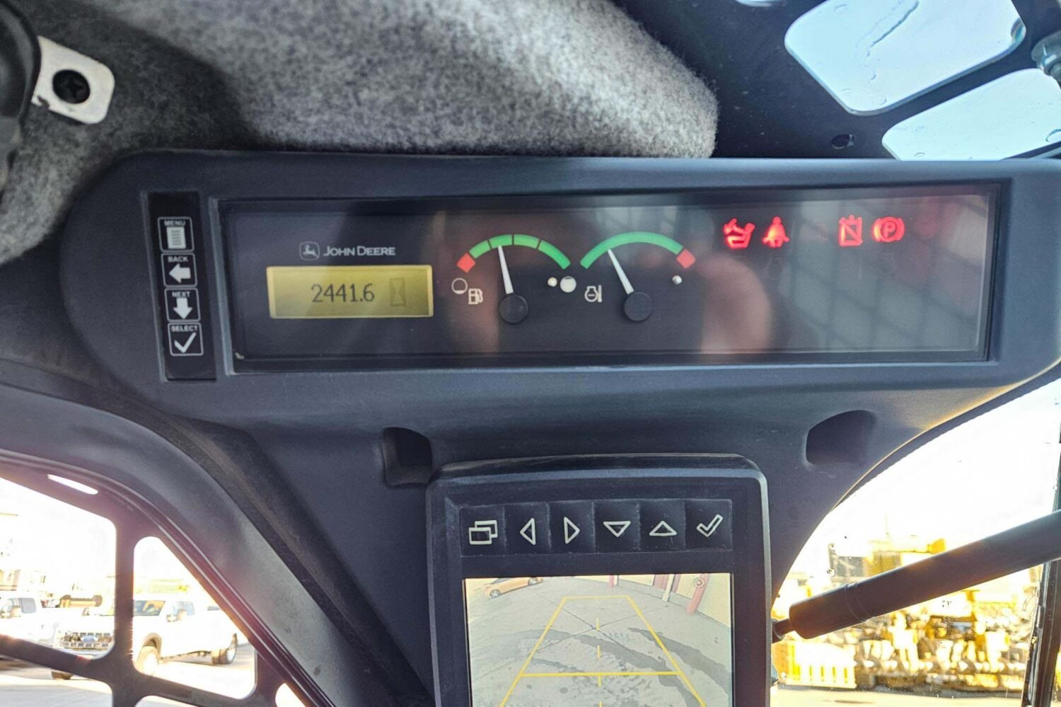 compact-track-loader-2_c9f6ecf9820f4a09addb449e4ed8068f