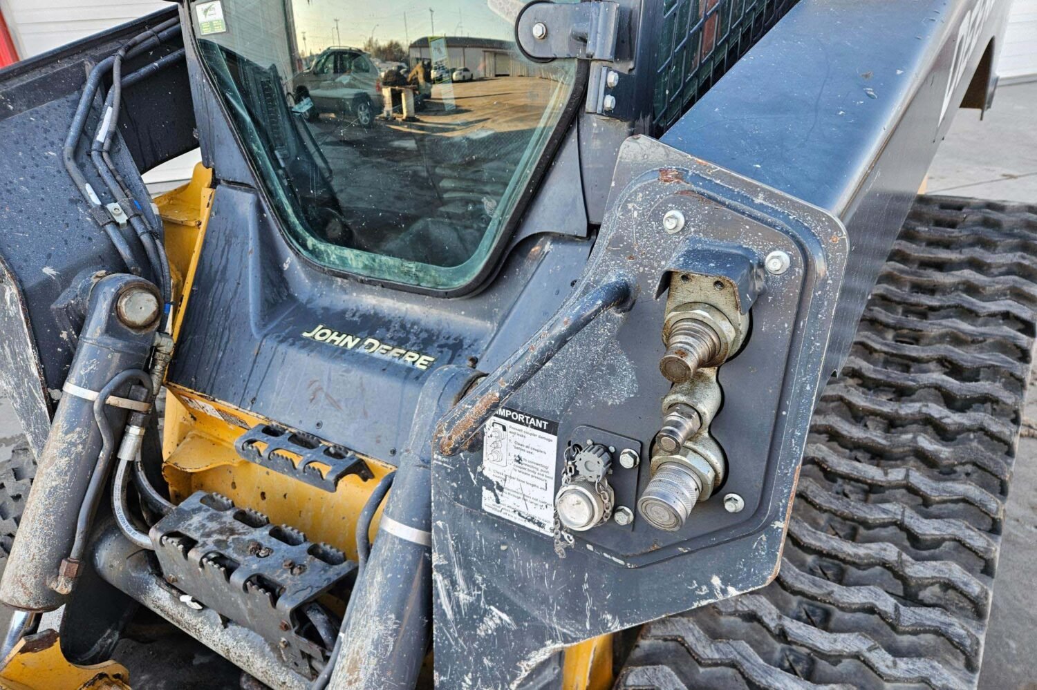 compact-track-loader-2_d1aecccddb384920b77e5c0cc0d8592e