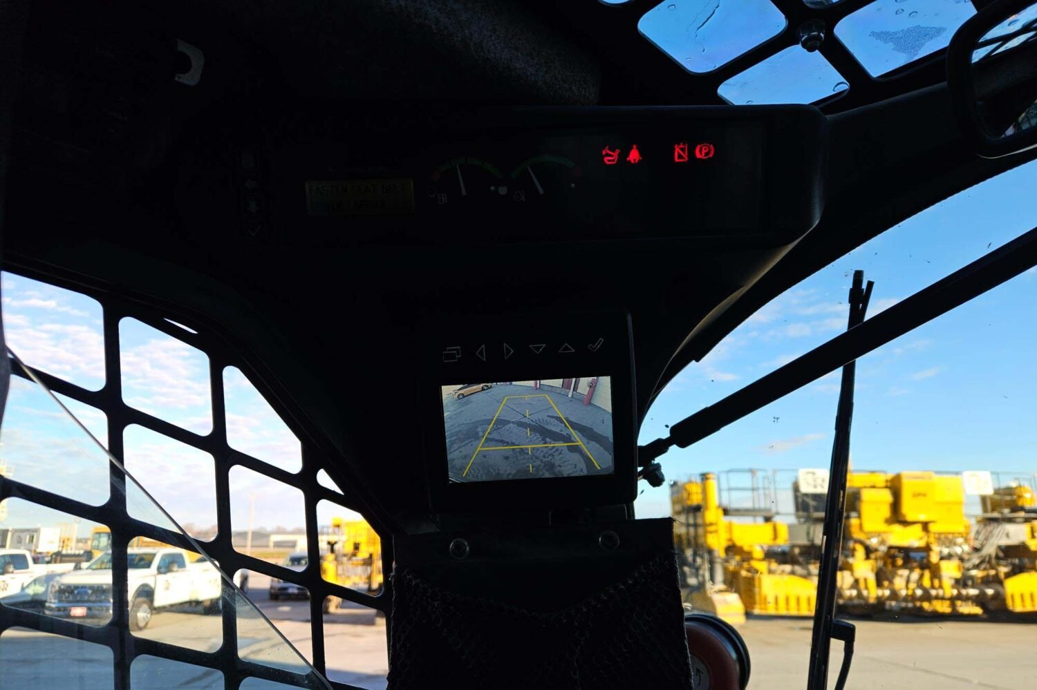 compact-track-loader-2_d3b22cdc5eaa40e09e3d175eedcefeda