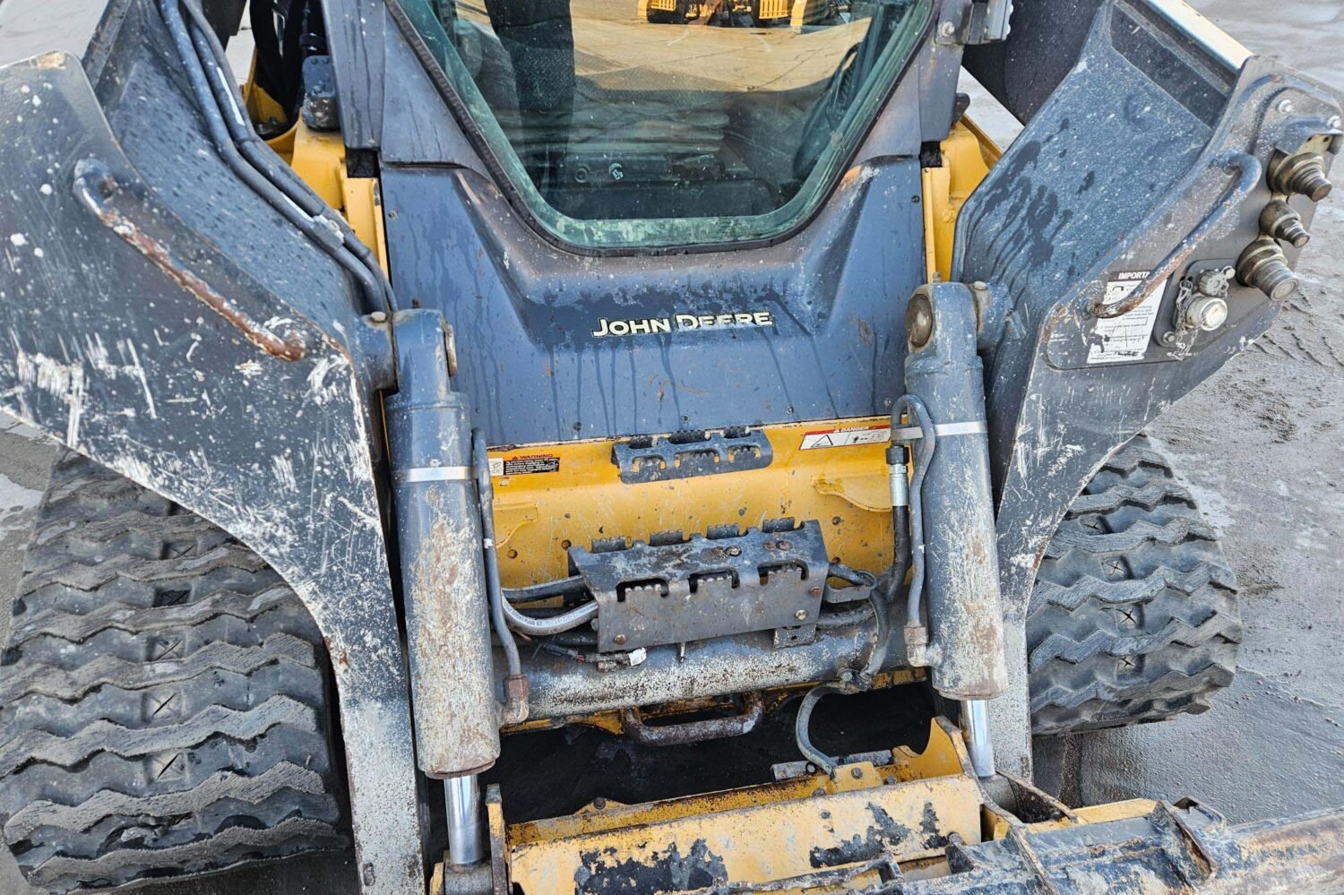 compact-track-loader-2_d675432be3de4c729b0678c5a662b4dd