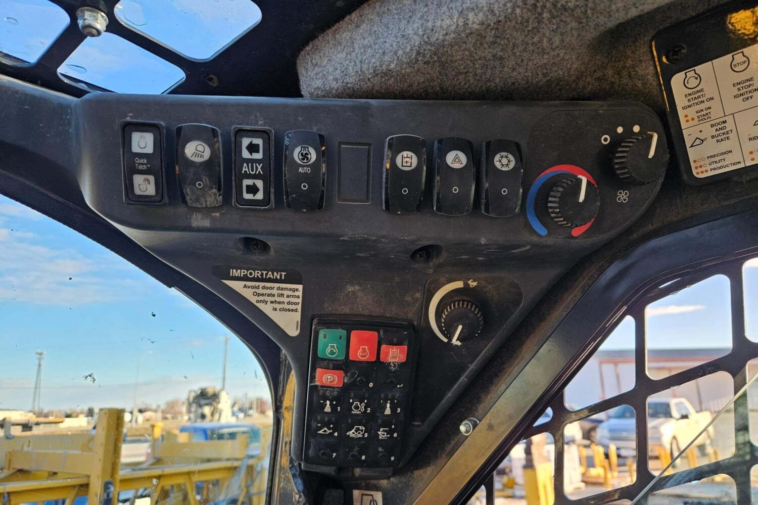 compact-track-loader-2_dd659c734e49480186bcc857bf070376